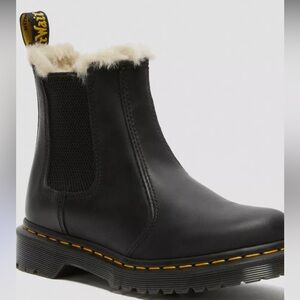 NWT Dr. Martens Unisex Fur-Lined Chelsea Boot 
Sz. US-5-5.5, EU-36